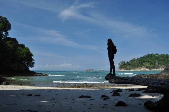 Uma das pequenas praias do Parque Nacional de Manuel Antonio, no litoral do Oceano Pacífico, na Costa Rica